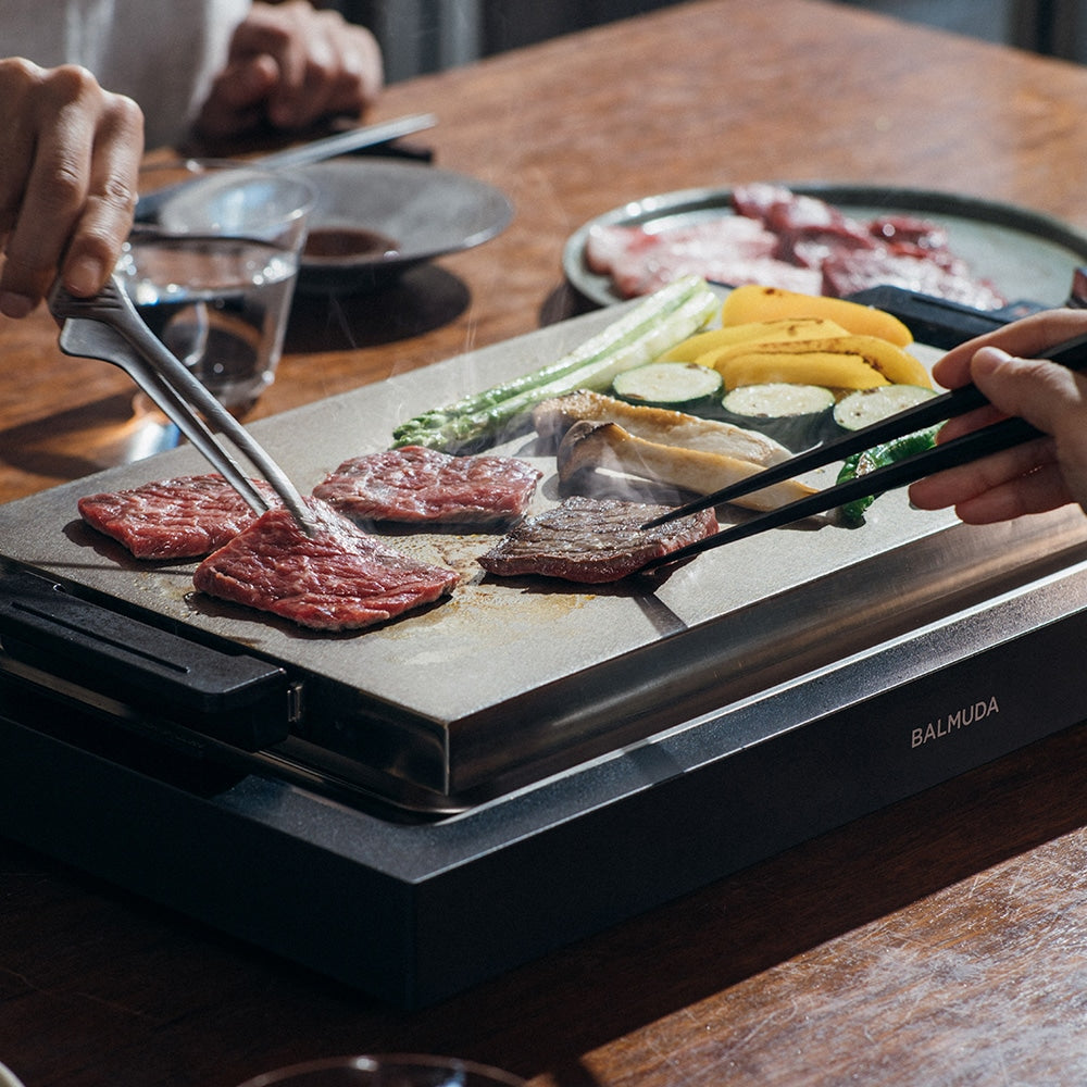 ライブキッチンの おいしさと楽しさを実現する ホットプレート BALMUDA