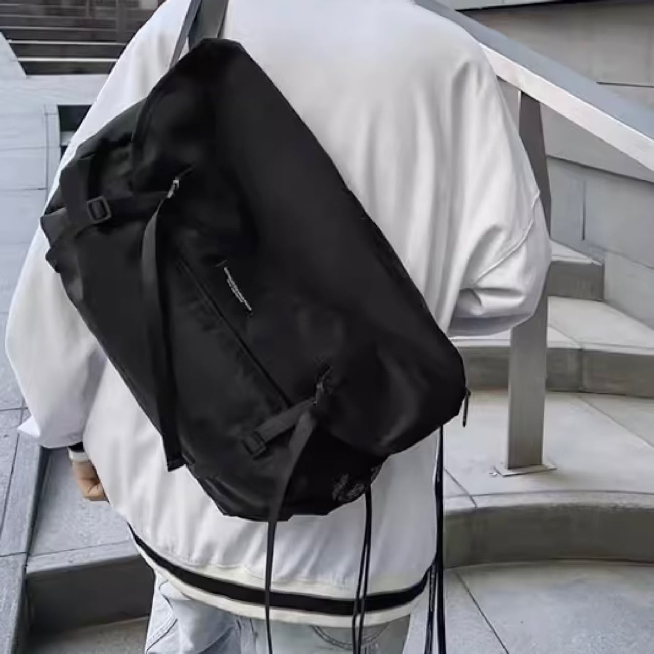 防水 ポーチ付 大容量メッセンジャーバッグ（1Color）- F202