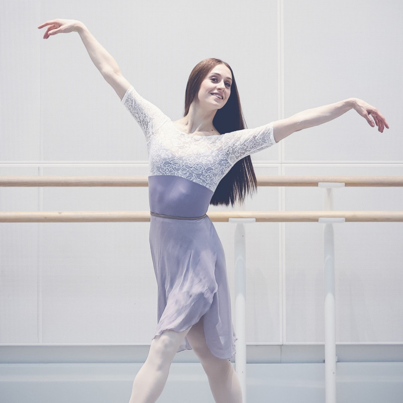 Nela ライン】ハーフスリーブレオタード 商品ページ | チャコット