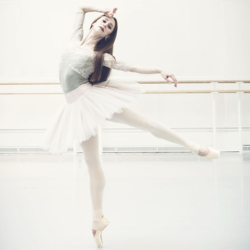 Nela ライン】6分袖レオタード 商品ページ | チャコットオンラインショップ