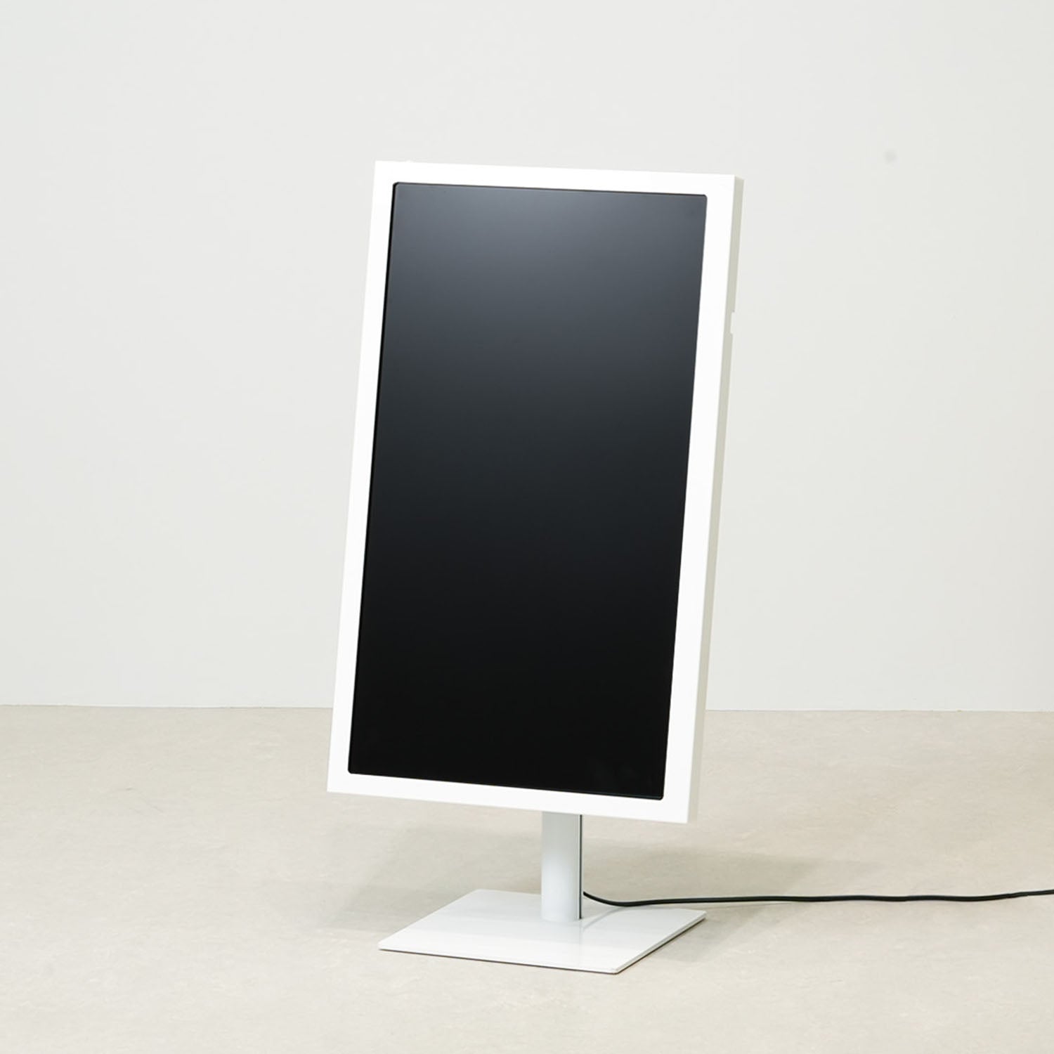 デジタルサイネージ 32インチ｜おしゃれな什器の企画・製造・販売 SHOP