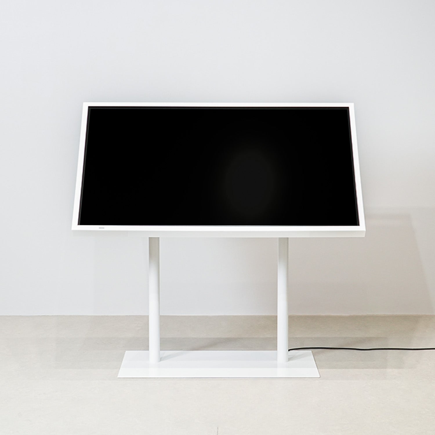 スタンド式タッチディスプレイ 55インチ｜おしゃれな什器の企画・製造