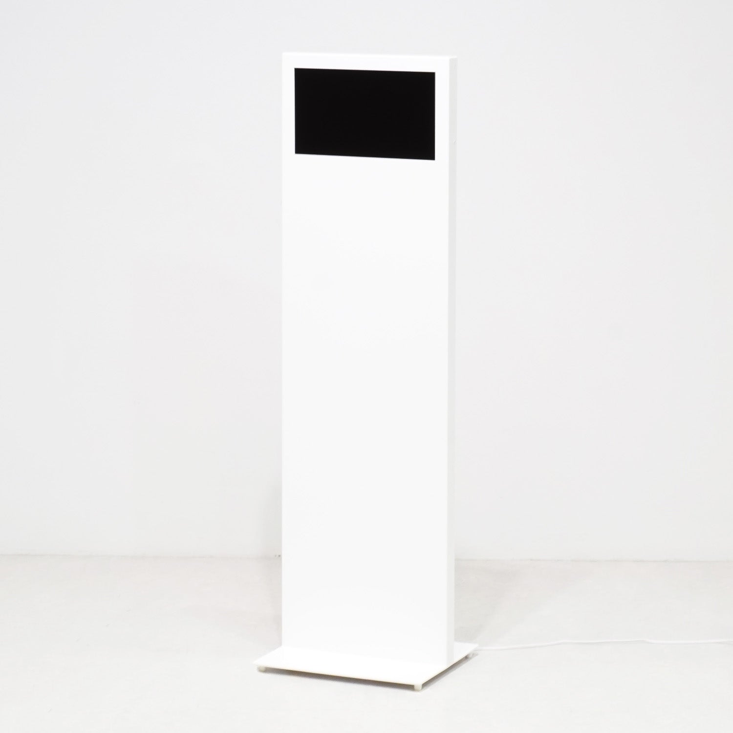 タッチ式 デジタルサイネージ 15インチ｜おしゃれな什器の企画・製造