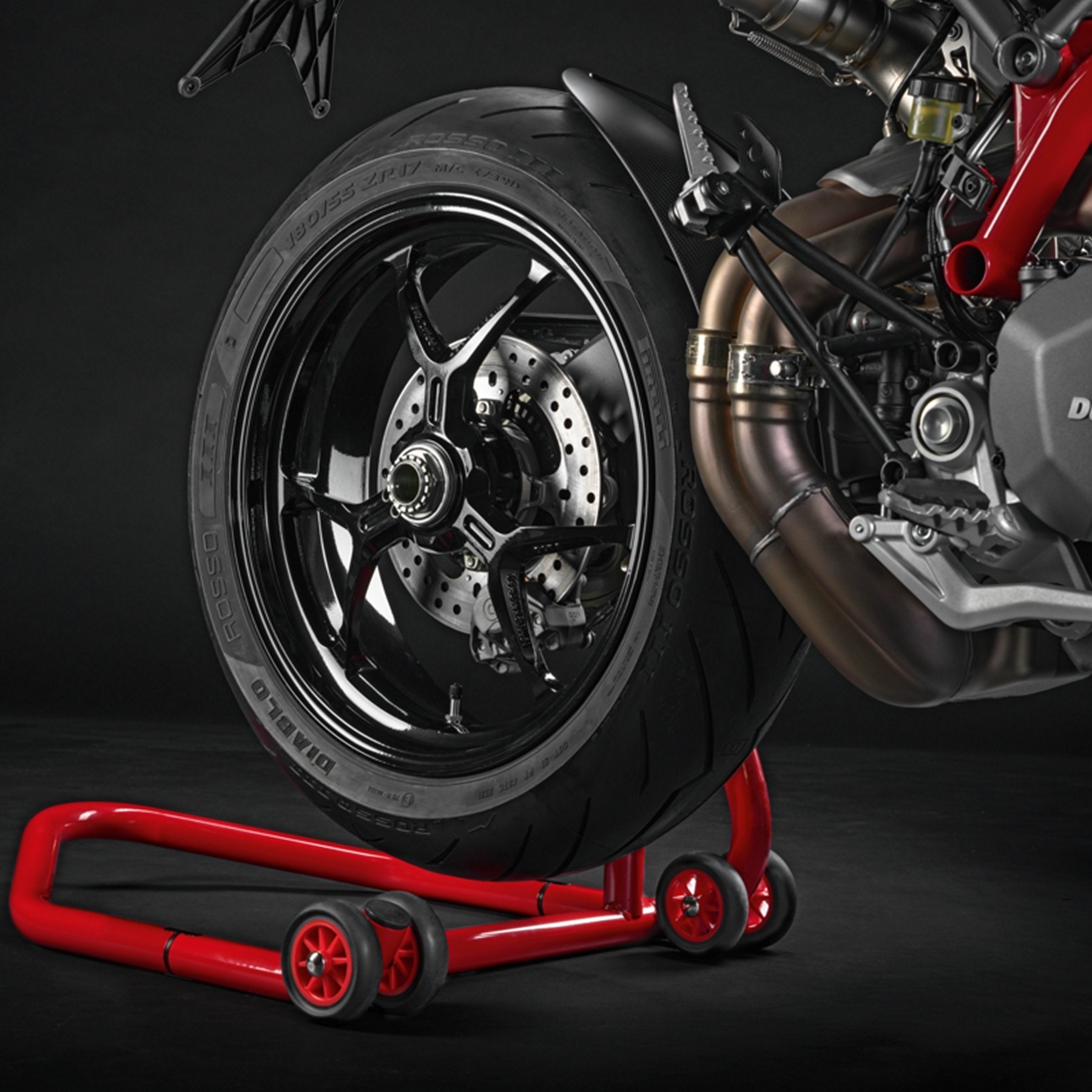 片持ち式スイングアーム用リアボックススタンド。