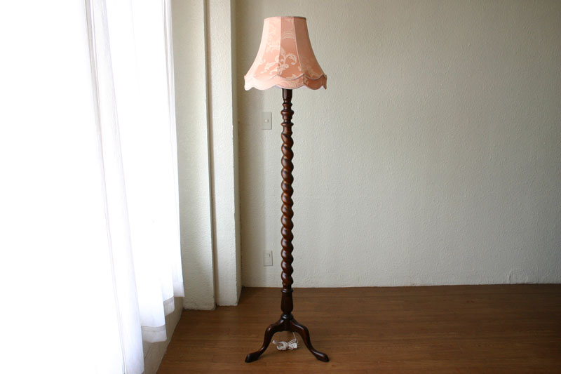 ツイスト フロアランプ｜アンティーク家具・照明の専門店｜デニム