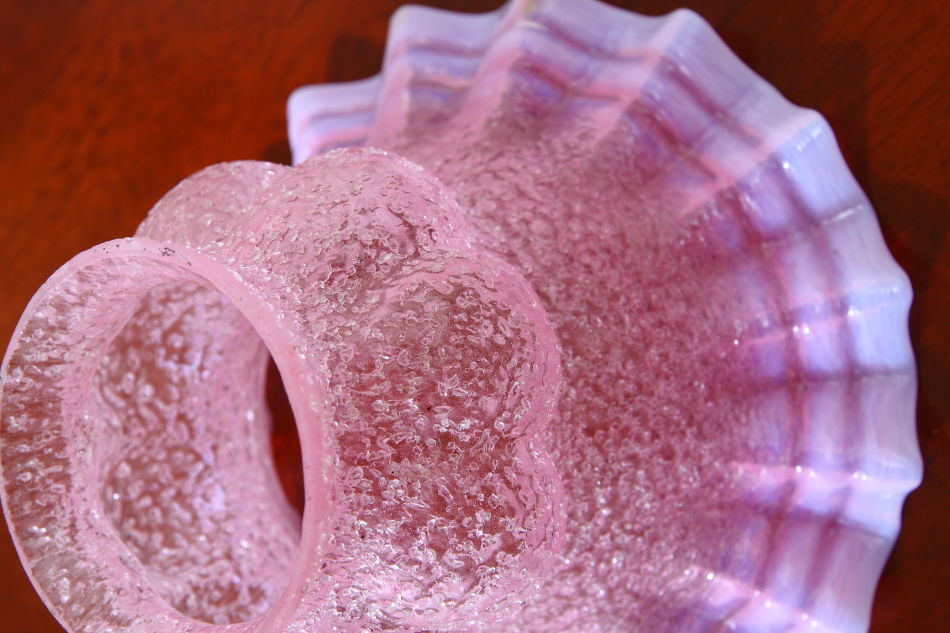 ピンクフレークガラス オパールセントフリルエッジ ランプシェード