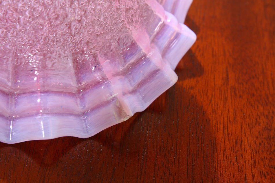 ピンクフレークガラス オパールセントフリルエッジ ランプシェード