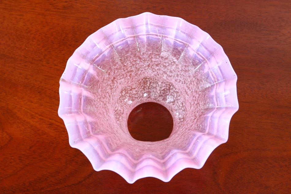 ピンクフレークガラス オパールセントフリルエッジ ランプシェード