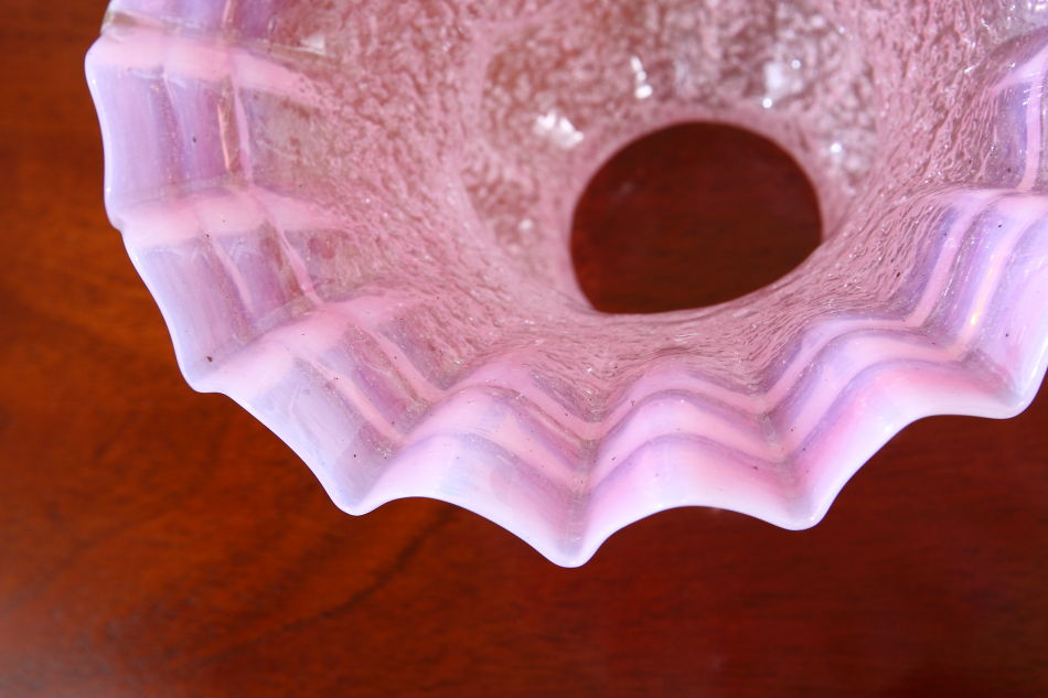 ピンクフレークガラス オパールセントフリルエッジ ランプシェード