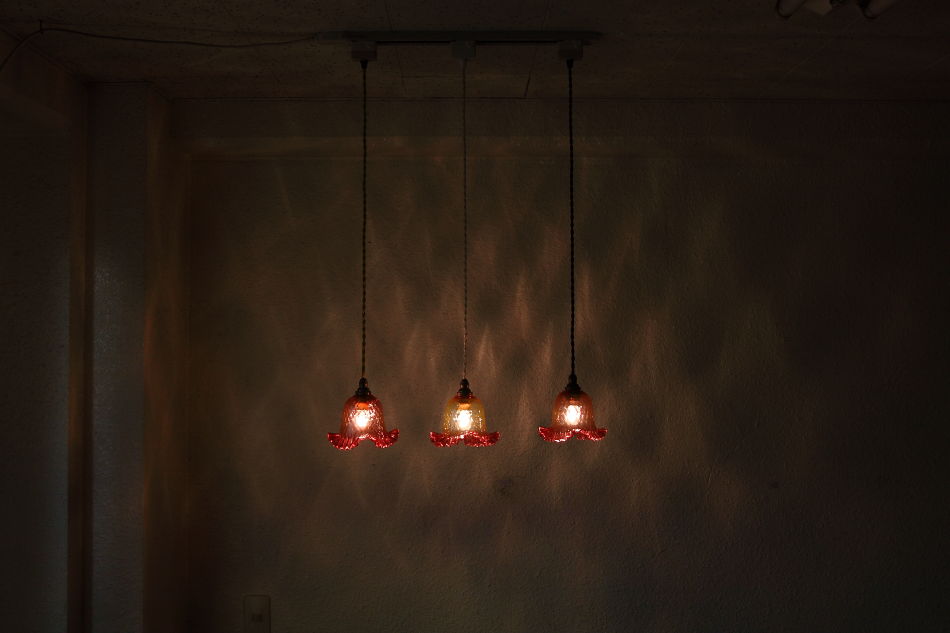 クランベリーガラス フリルランプシェード ｜アンティーク家具・照明の