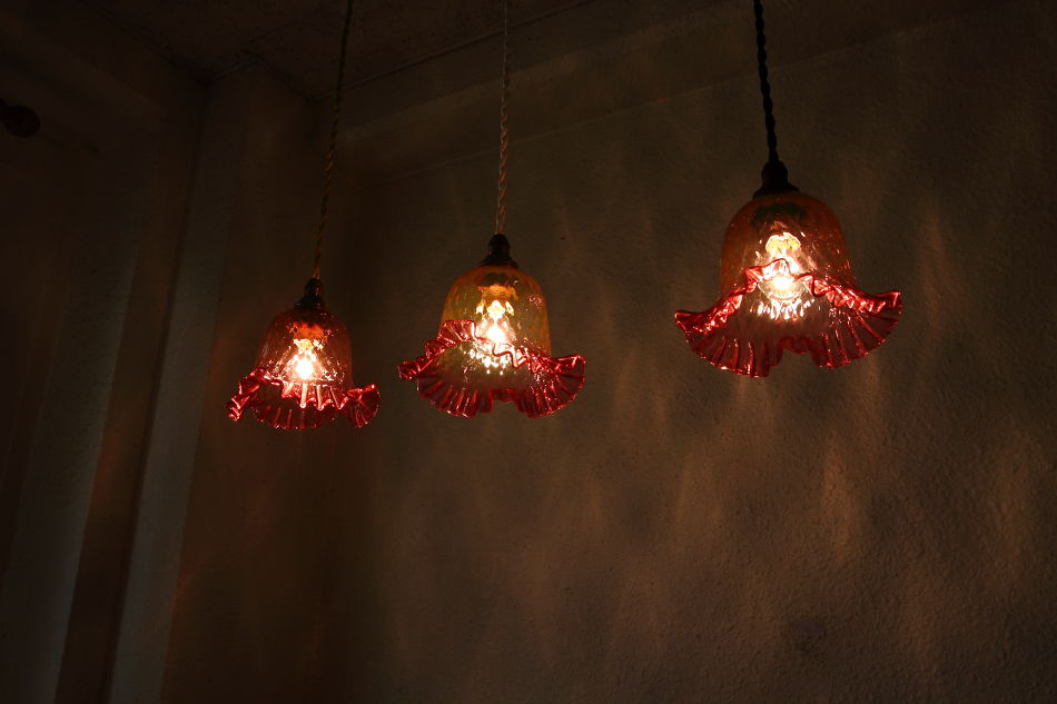 クランベリーガラス フリルランプシェード ｜アンティーク家具・照明の