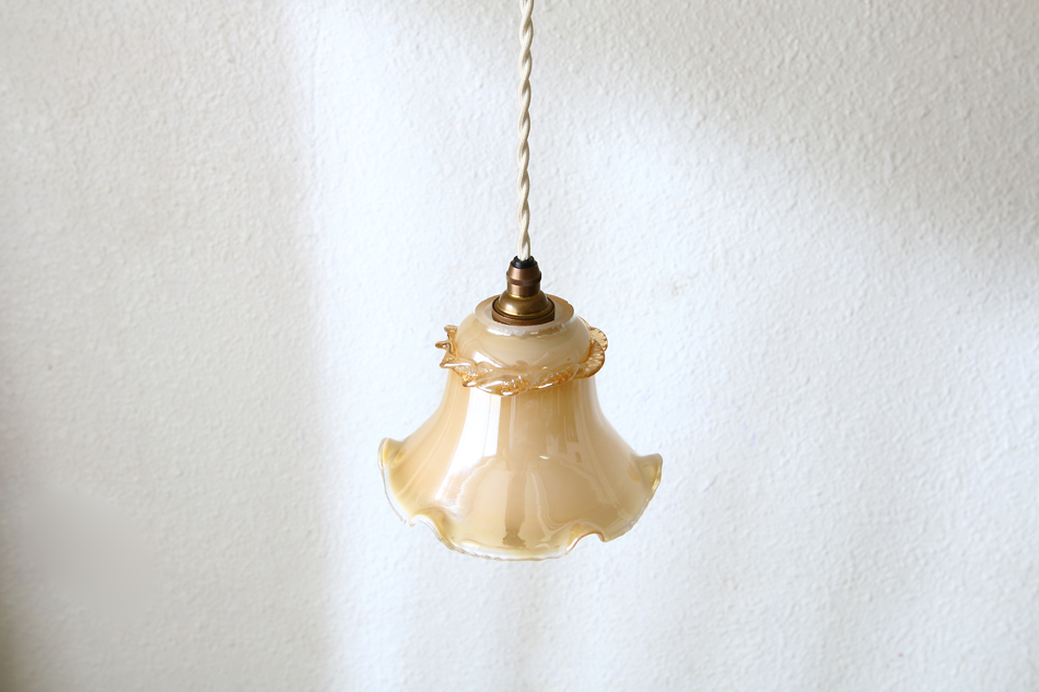 ④ 英国アンティーク 黄色の元気の出るフリルシェード 照明 ガラス