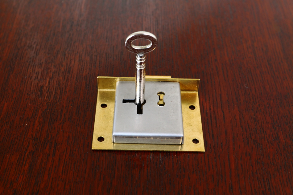 真鍮製ドロワーロック キーセット19 65×48｜アンティーク家具・照明の