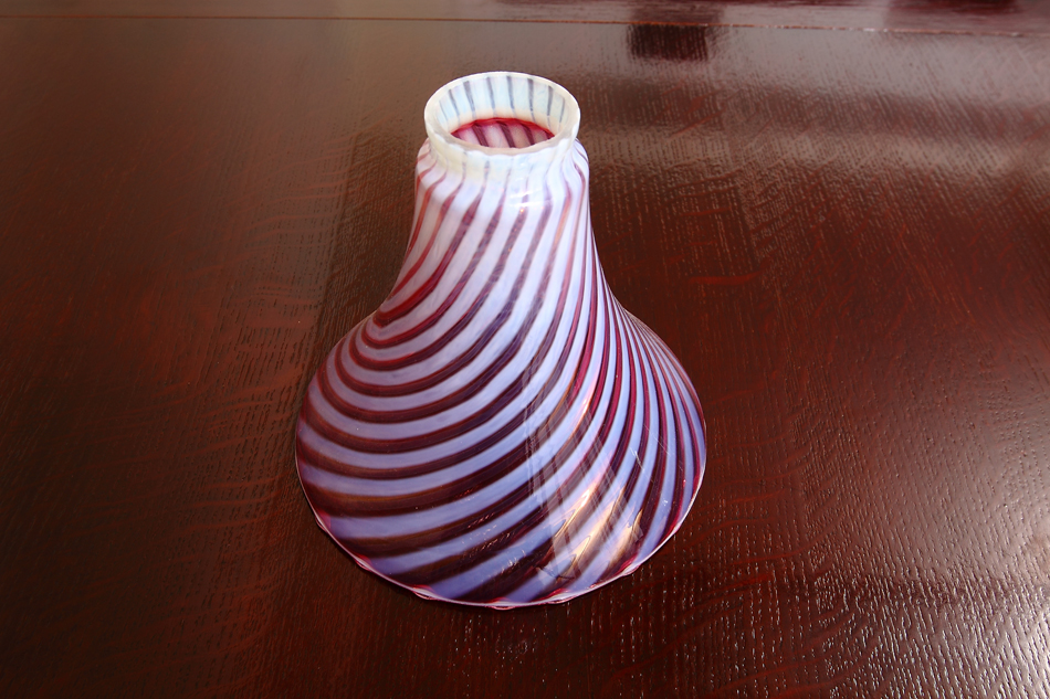 フェントンFenton クランベリー/オパールセント ガラスランプシェード