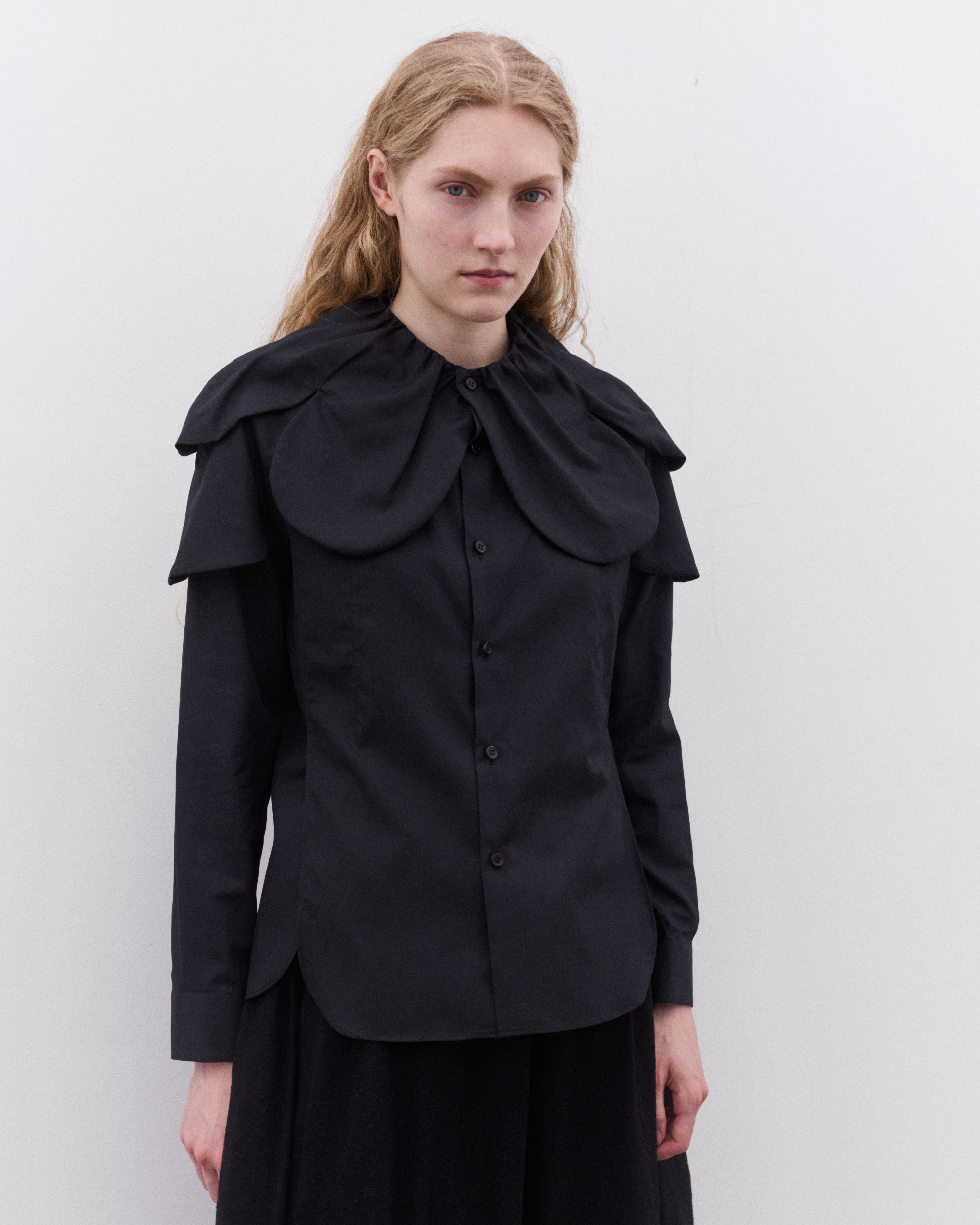 Noir Kei Ninomiya: Women's Petal Collar Shirt (Black) | DSML E-SHOP