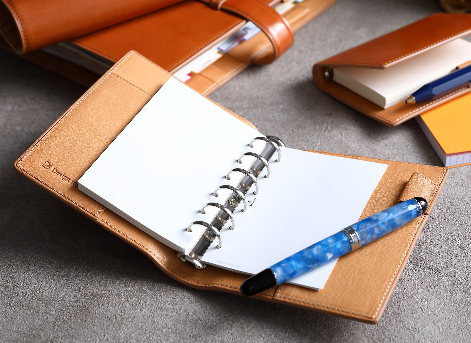 コードバン・システム手帳バインダー（ミニ6） | 10年使い続けられる革製品