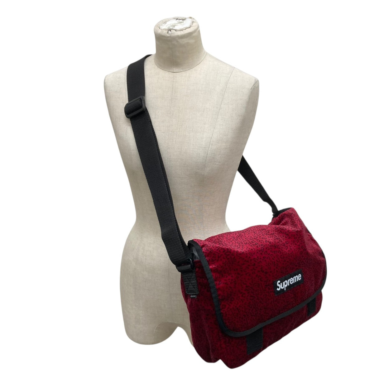Supreme(シュプリーム) Velvet Small Messenger Bagアニマル柄