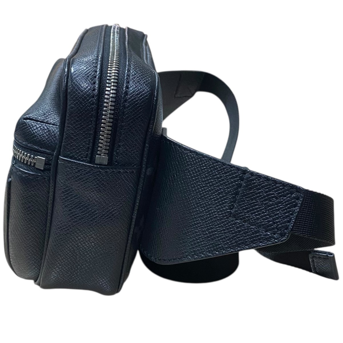 LOUIS VUITTON(ルイヴィトン) タイガ エクリプス バムバッグ