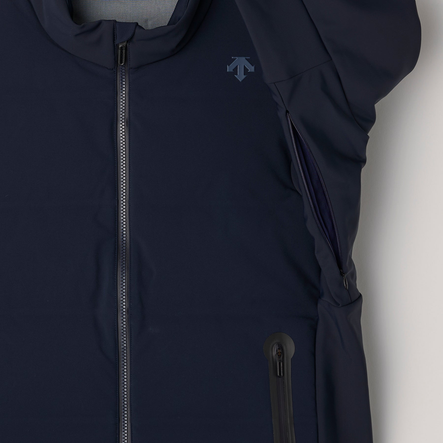 デサントゴルフ】【g-arc collection】フルジップハイブリッドダウン