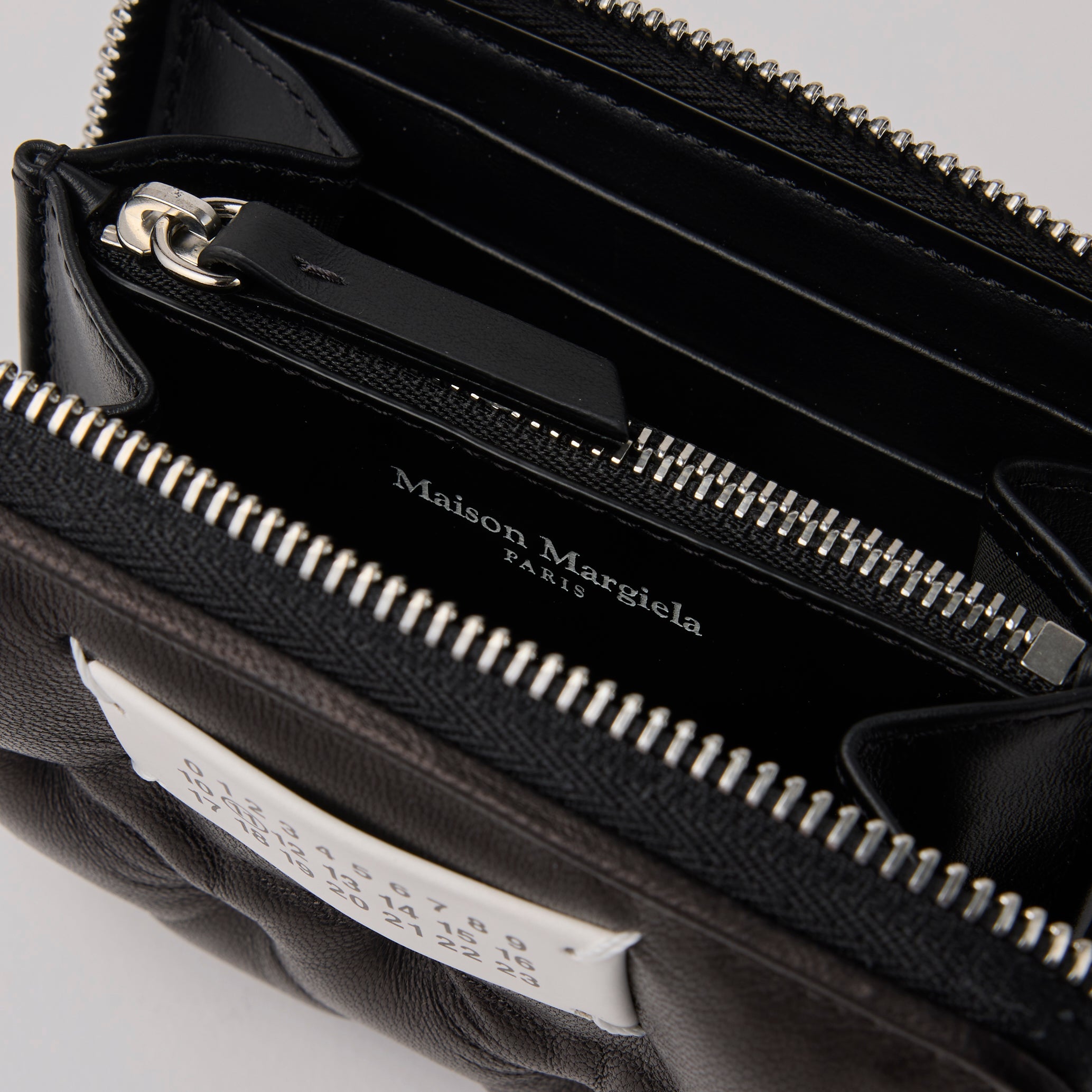 メゾンマルジェラ】「グラム スラム」エンブロイダリー ウォレット