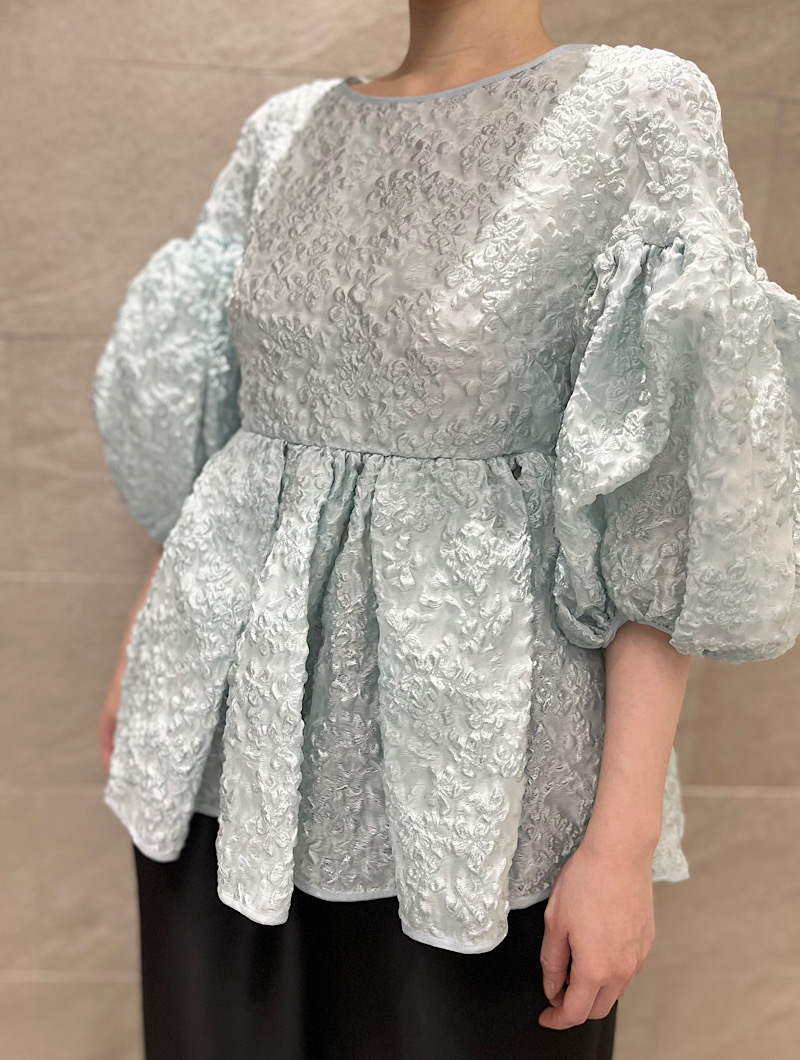 CECILIE BAHNSEN|JERRYパフスリーブトップス-ブルーをレンタルする