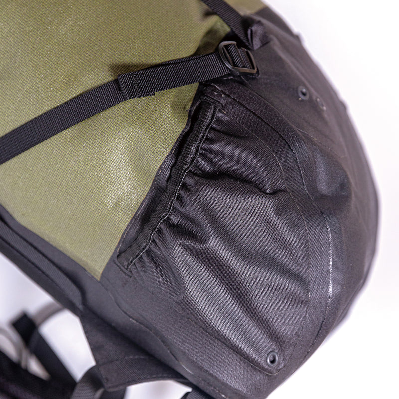 AK27（軽量・完全防水アルパインバックパック）【CRUX】 – SANKAKU STAND