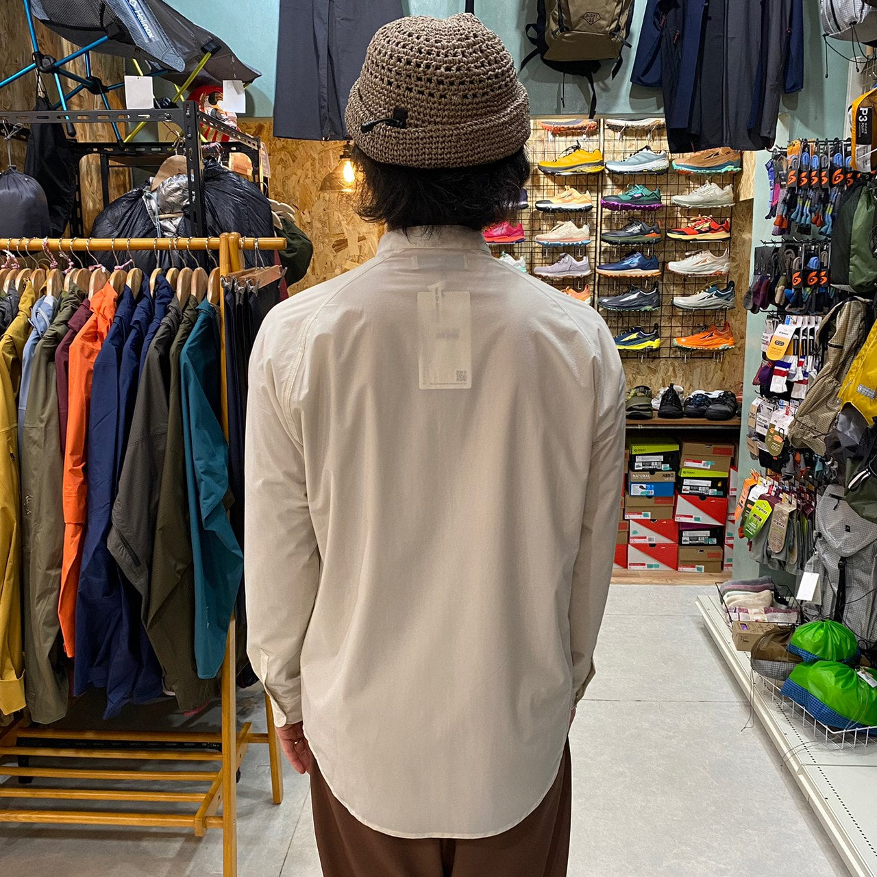 ソフトシェルのバンドカラーシャツ（”極”薄手/ストレッチ / 防風/撥水