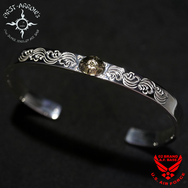 楽天市場】ポイント2倍!!ファーストアローズ K18付き唐草彫り バングル