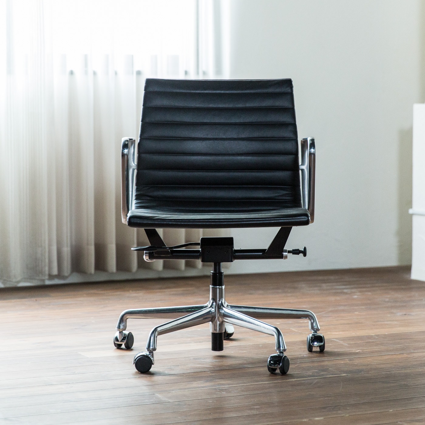 ハーマンミラー_イームズ ヴィンテージアルミナ ムグループ