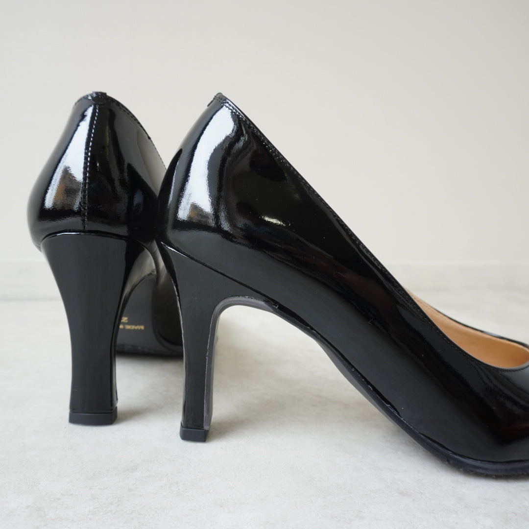 z-683e アーモンドトゥプレーンパンプス／レッドエナメル・ブラック