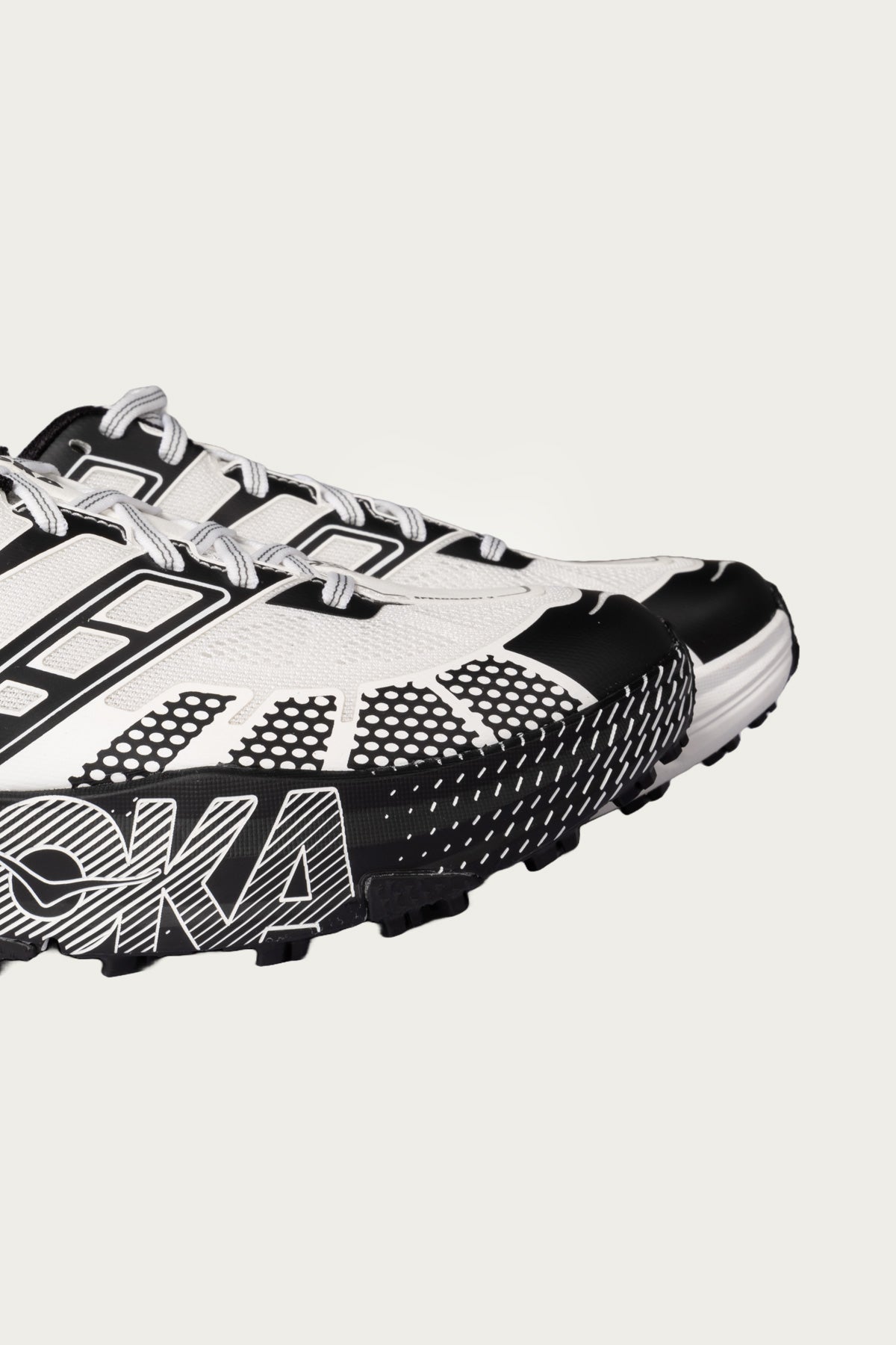 Hoka U Speedgoat 2 | Black/Frost | Canoe Club