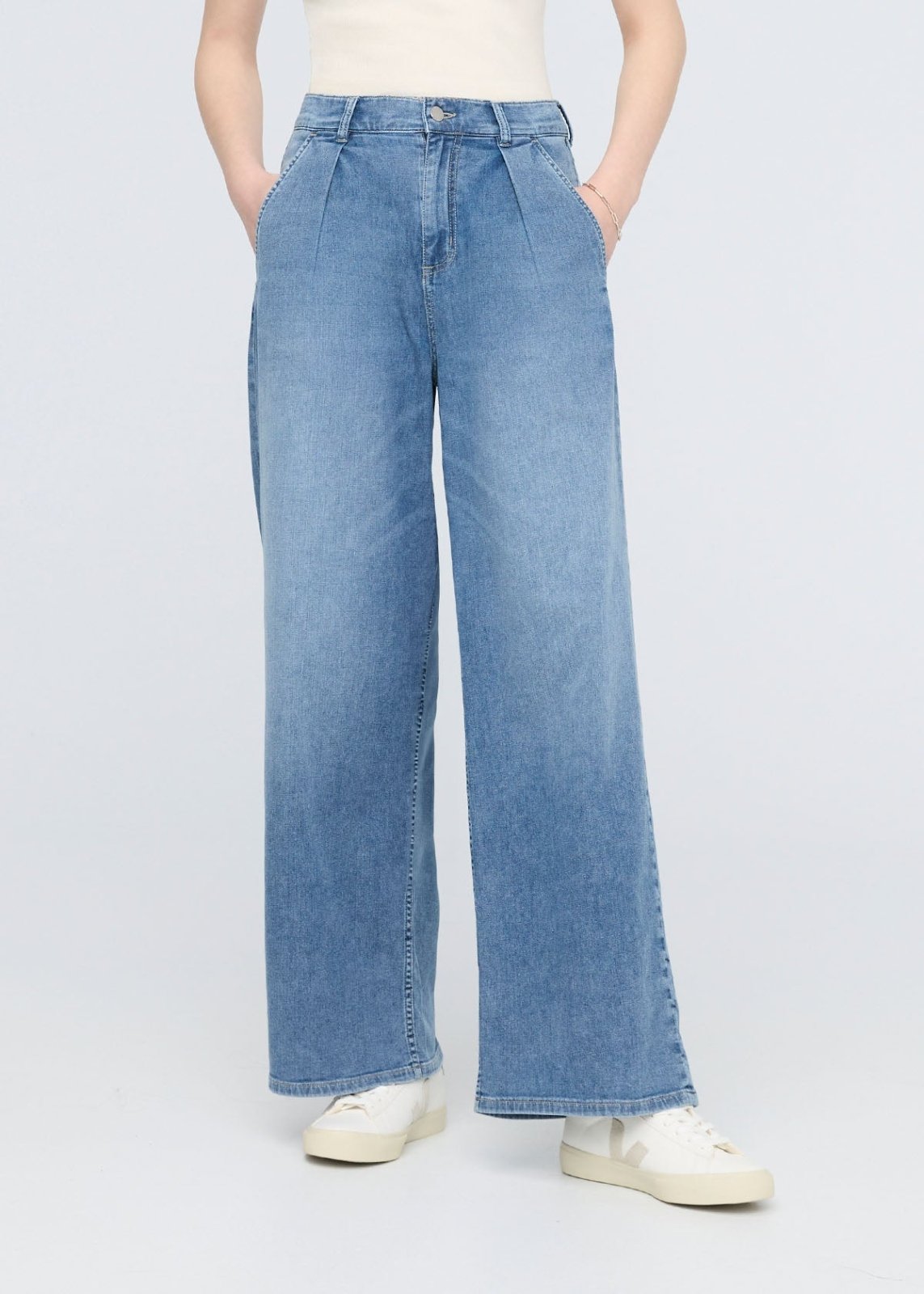 Women's Denim Lite Pleated Pant