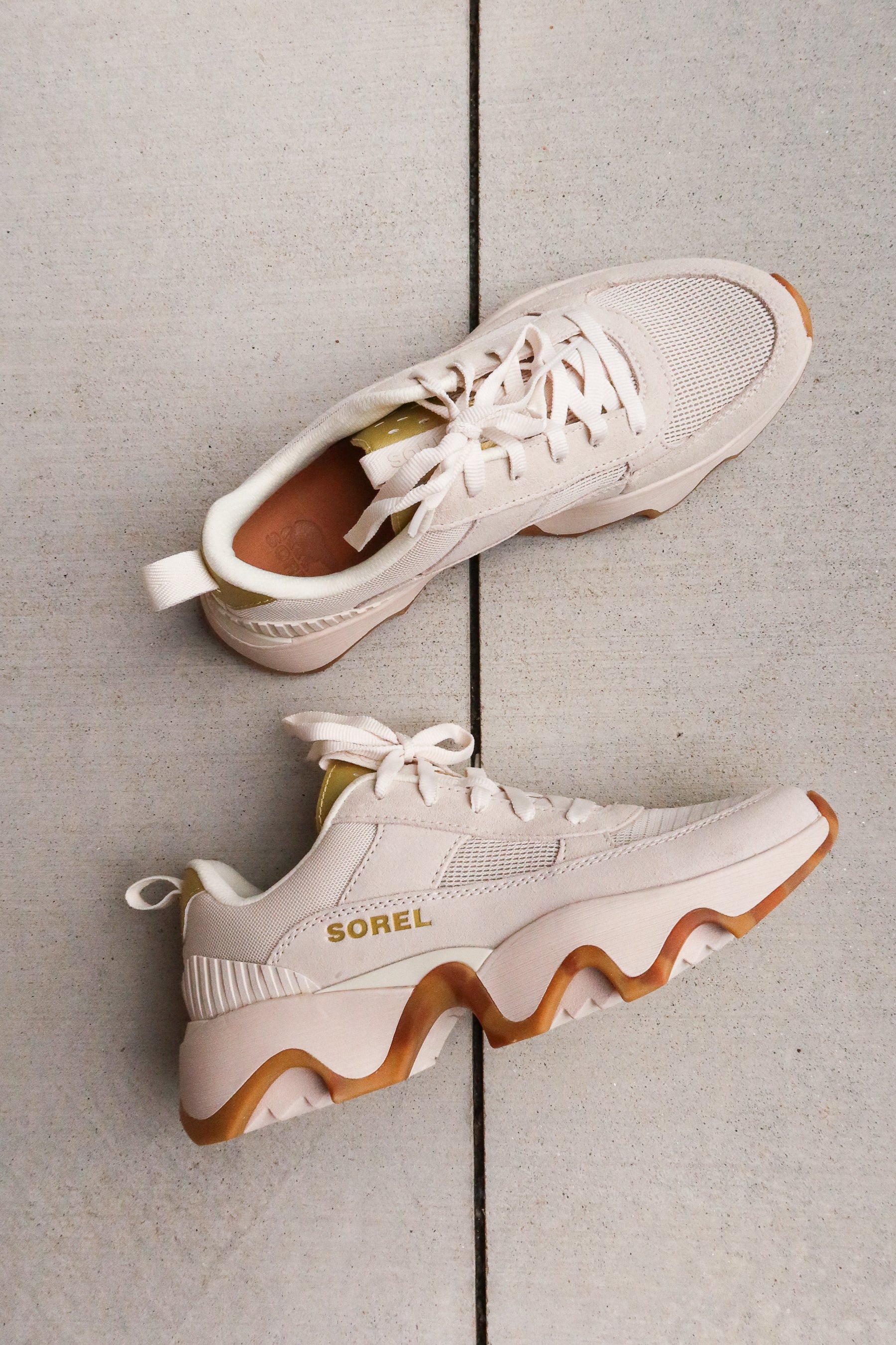 Cream & Gold Sneaker – Sorel Kinetic Impact II Wonder Lace