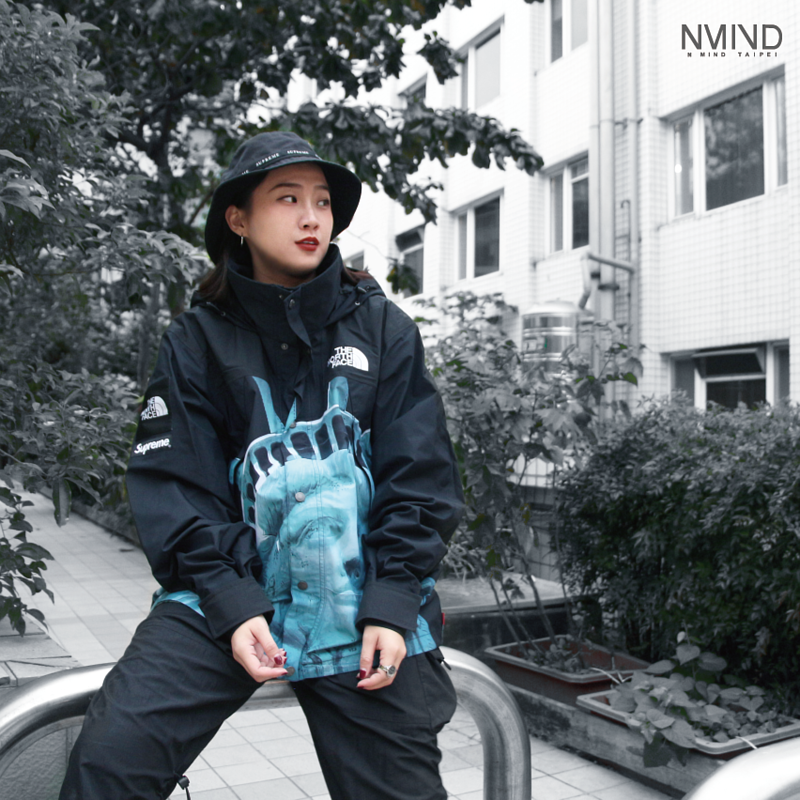 THE NORTH FACE/Supreme パーカー 自由の女神 M Supreme/The North