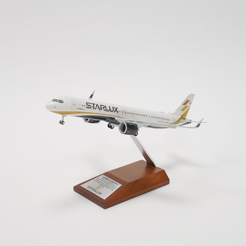 STARLUX | A321neo 1:200 飛機模型(Hogan製造)