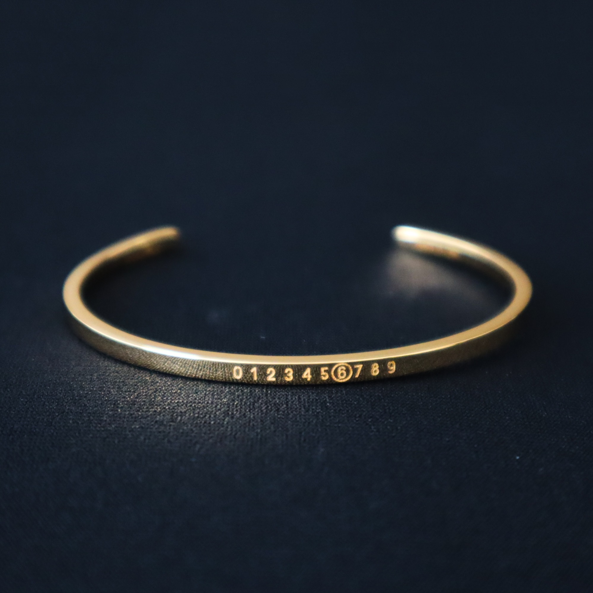 MM6 【並行輸入品】MM6 カフブレスレット Numeric ミニマル