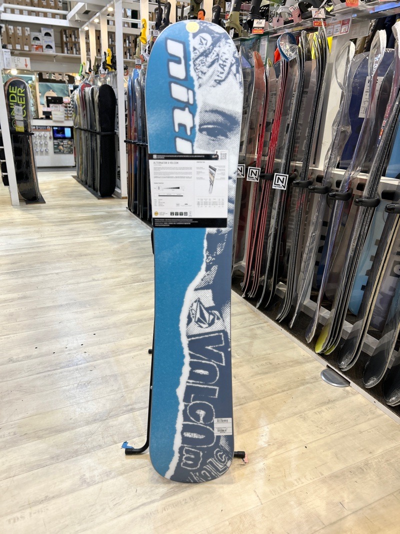 即納】メンズ スノーボード 板 157cm NITRO ALTERNATOR X VOLCOM