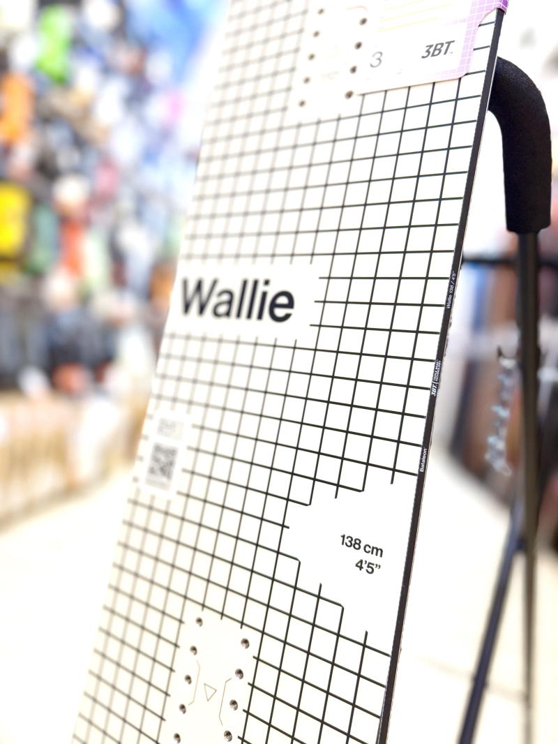 ラスト1点】レディース スノーボード 板 型落ち Bataleon Wallie 148cm