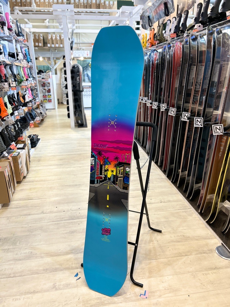 ラスト1点】メンズ スノーボード 板 型落ち YES JACKPOT 156cm 24-25