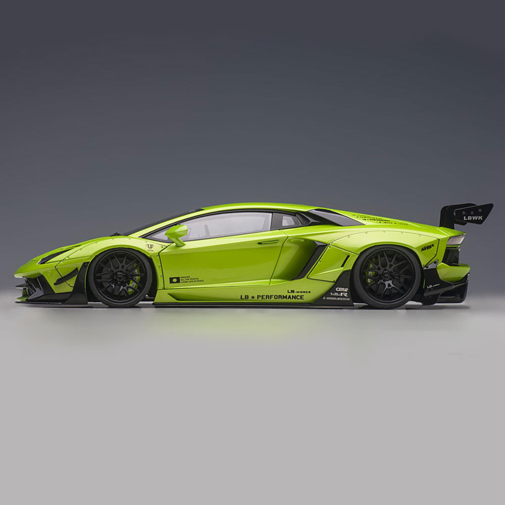 Lamborghini（ランボルギーニ） ミニカー 1/18 アヴェンタドール