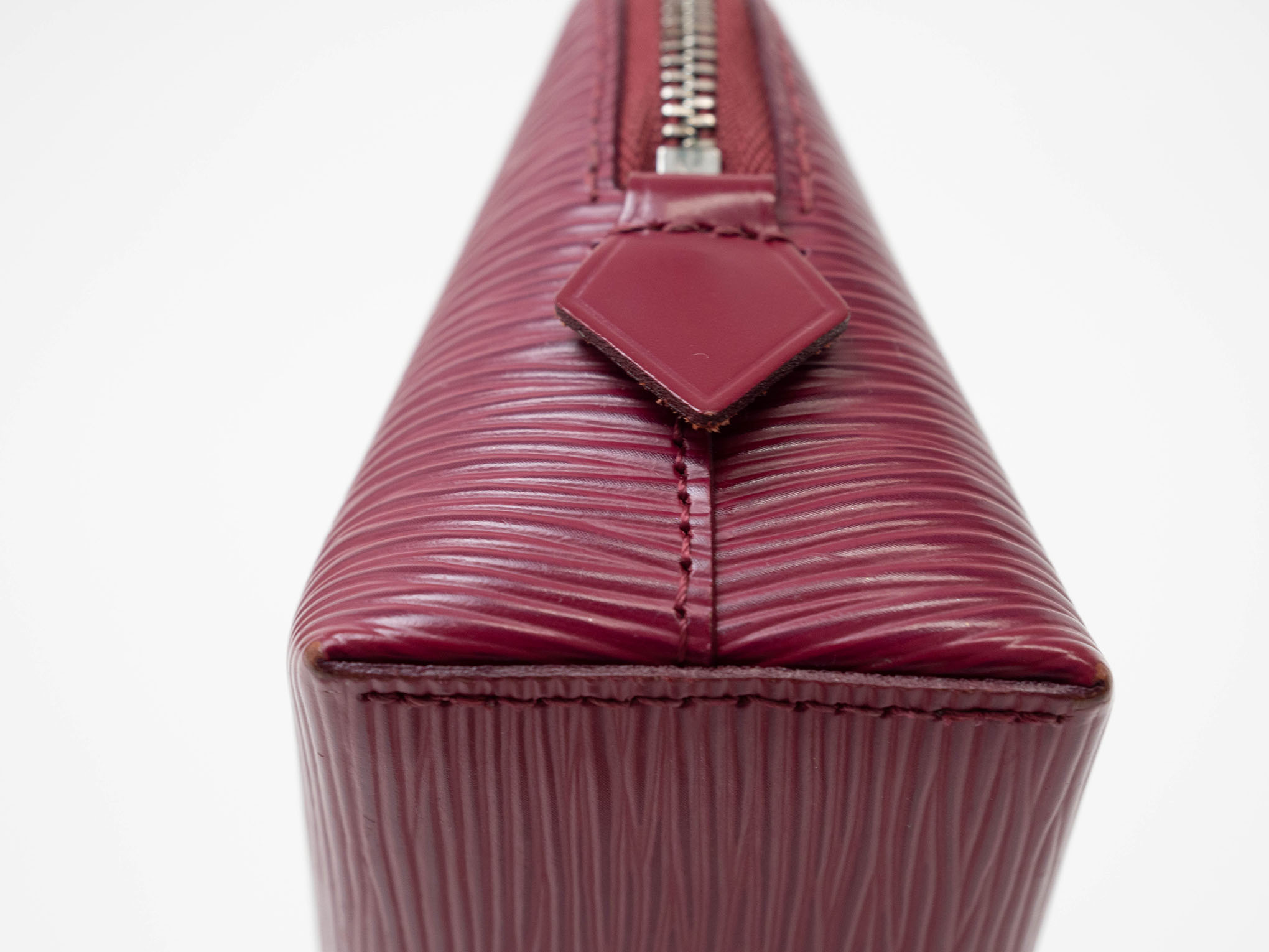 ルイヴィトン ポシェットコスメティック ポーチ エピ フューシャ