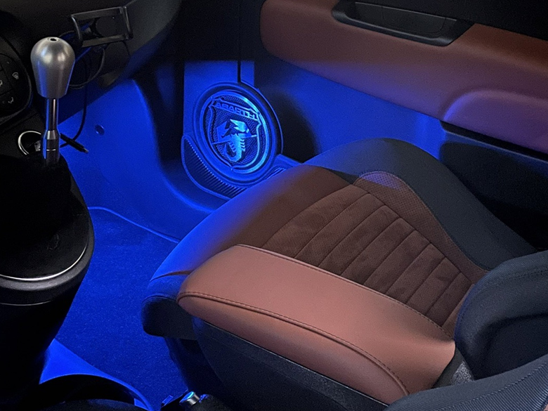 フィアット500・アバルト595専用 フルカラーLEDフットランプキット