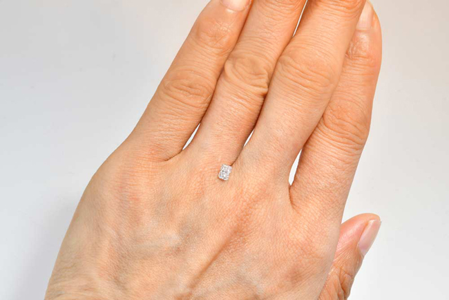 ラディアントカット 四角いダイヤモンドリング イエローゴールド K18