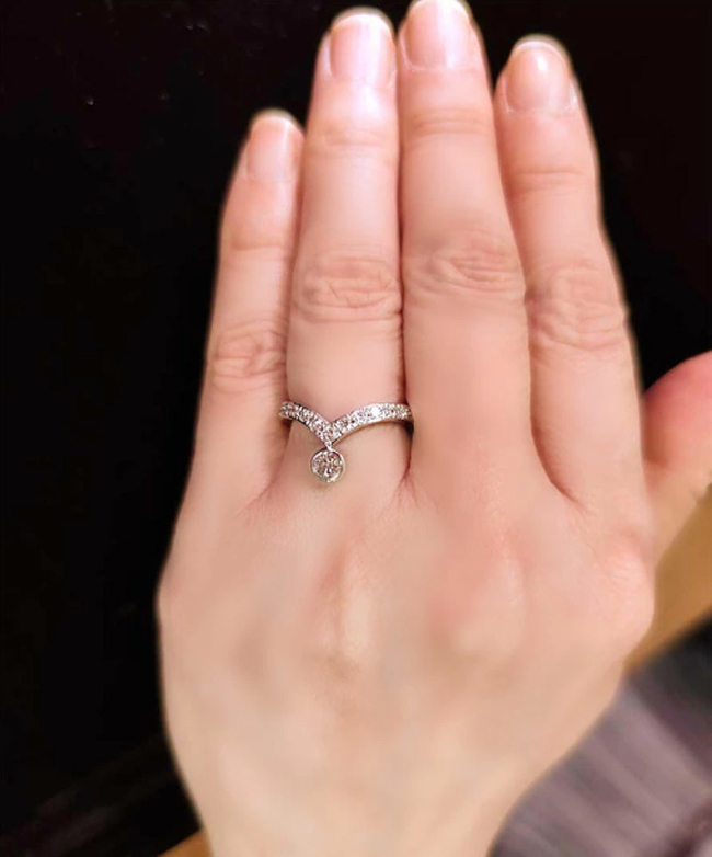 ピンクダイヤモンドリング V字のエタニティリングさん プラチナ Vの