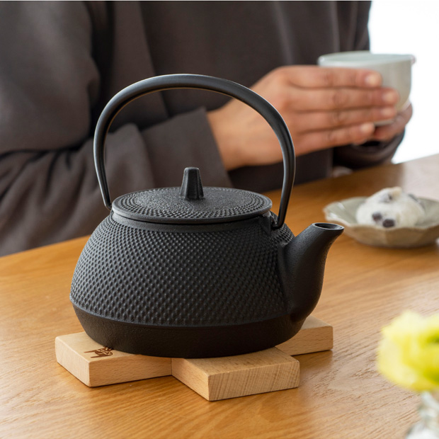 岩鋳（IWACHU） 【取扱終了】岩鋳 イワチュウ 鉄瓶兼用急須5型新アラレ