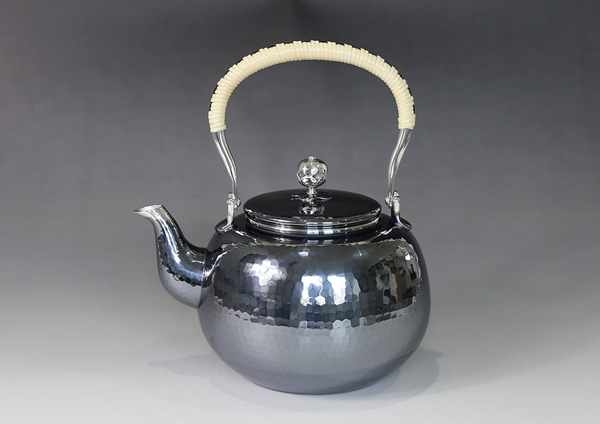 日本製 一守堂 日本製・証明書付き 純銀・湯沸し 1100cc 鎚起模様 茶器