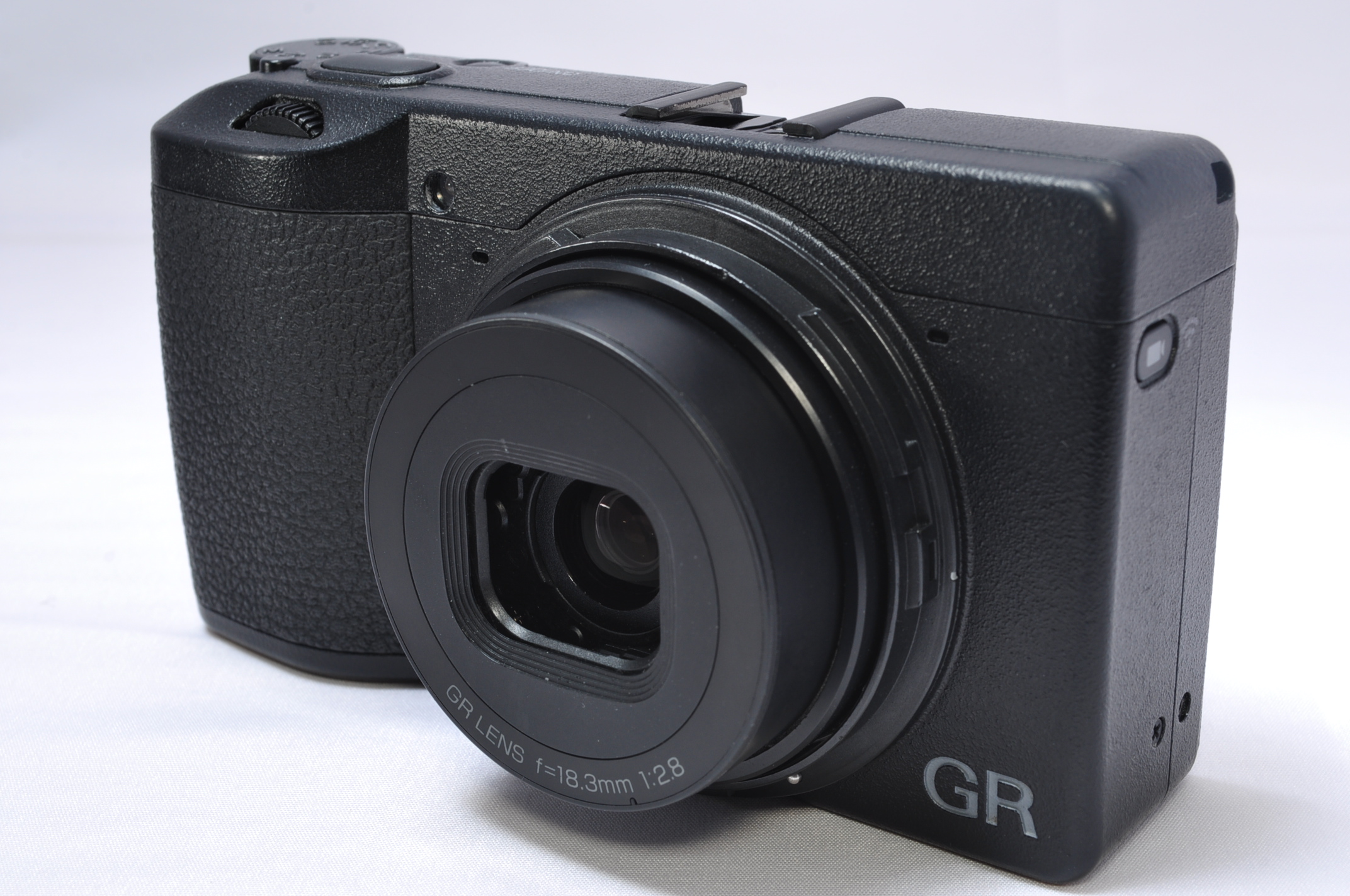 RICOH GR リコー III デジタルコンパクトカメラ 240万画素 : カメラの