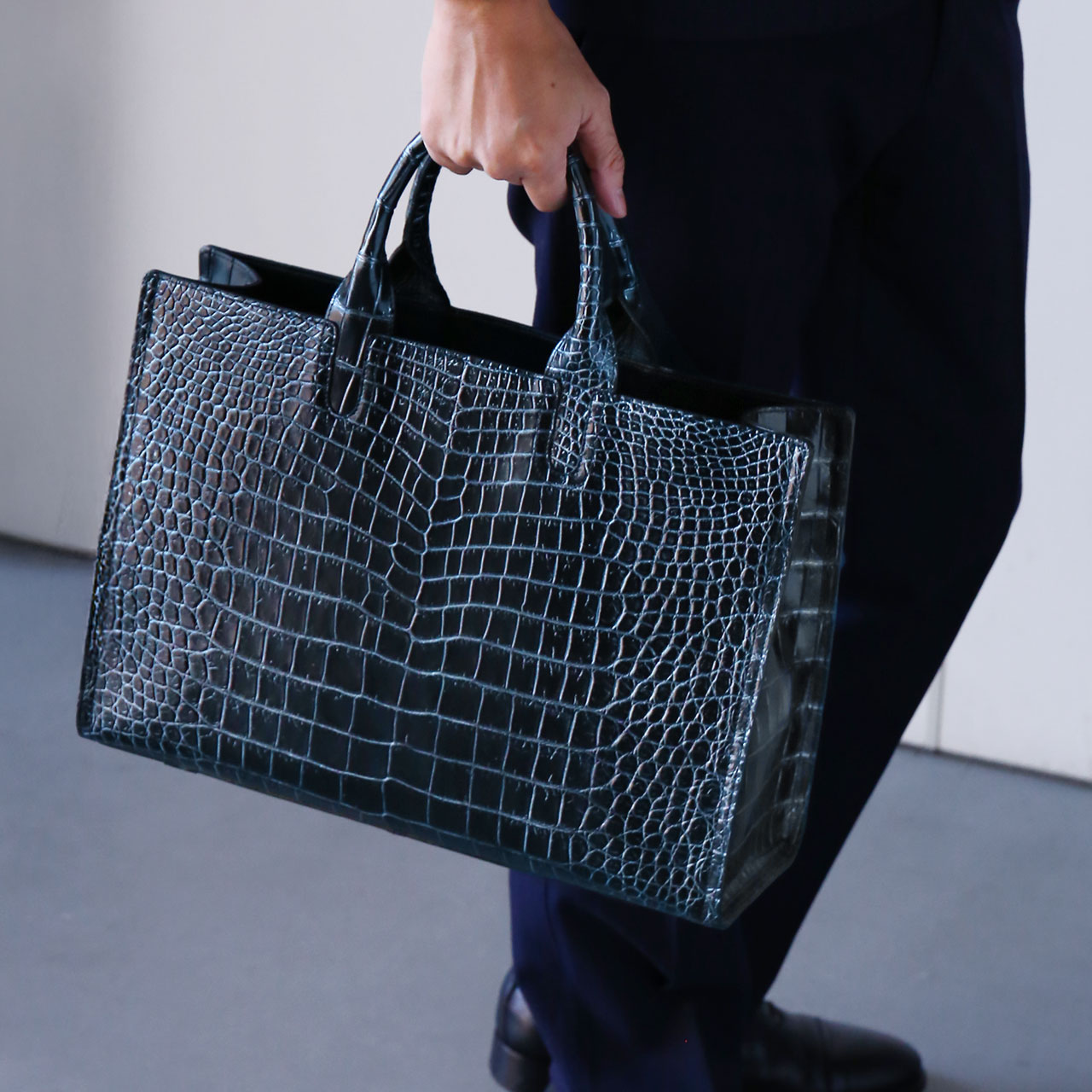 sankyo shokai（三京商会） クロコダイル ビジネスバッグ メンズ 日本