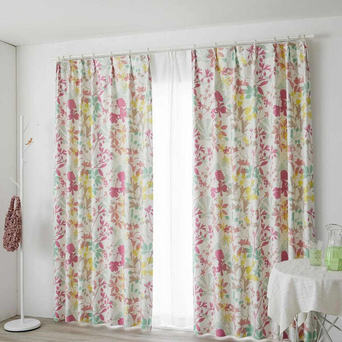 スミノエ ドレープカーテン ミッキー カーニバル 100×135cm