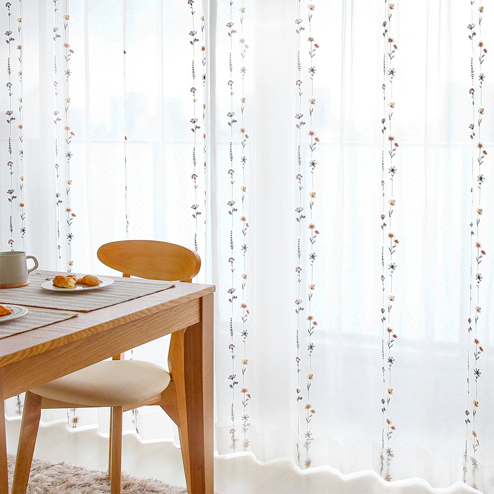 刺繍レースカーテン 色とりどりの糸で描かれたお花が可愛い、刺繍